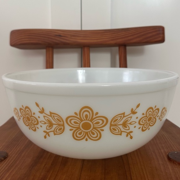 Vintage Pyrex 404 Mixing Bowl Butterfly Gold Retro - Picture 1 of 6